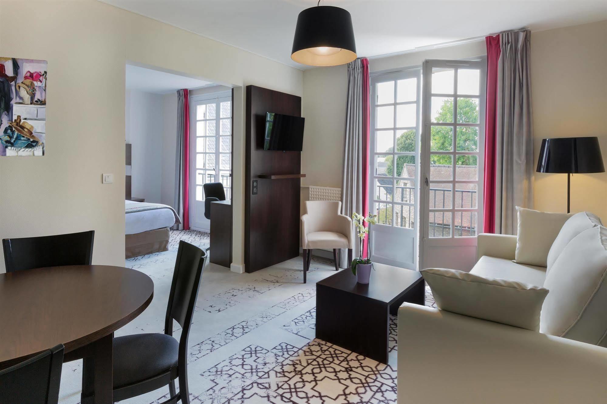 Best Western Blanche De Castille Dourdan Exteriér fotografie